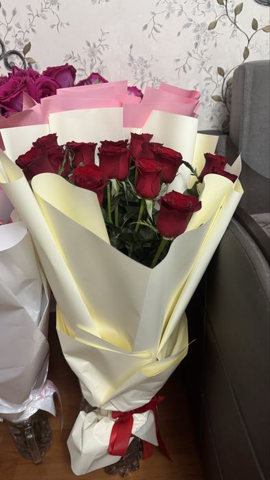 Розы красные свежие