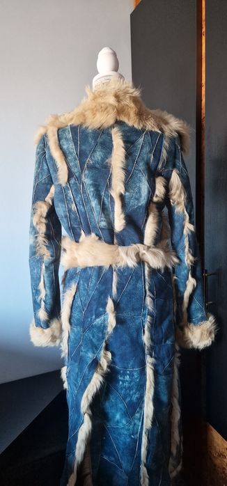 Haina lunga blana albastra