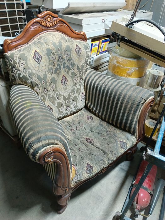 Диван и два кресла