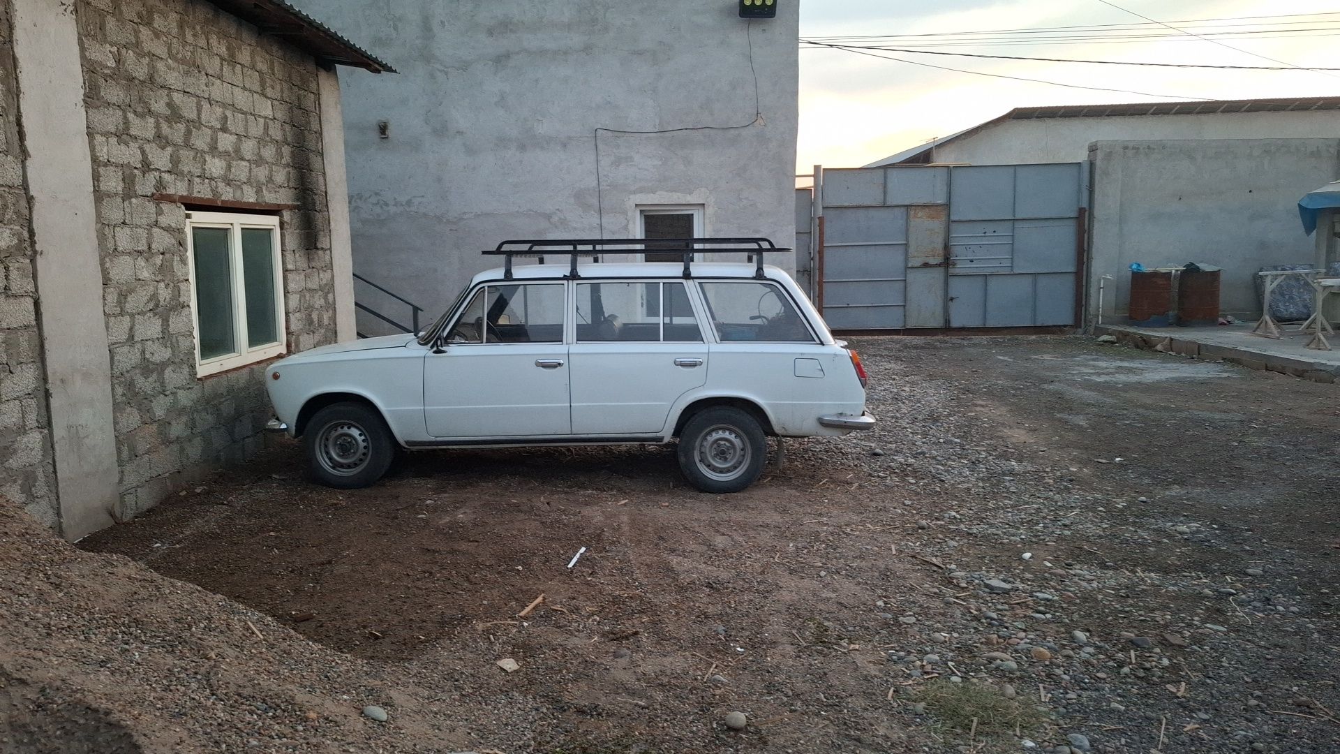 Lada 2102  sastayana yaxshi matoram yaxshi hadavoyda azgina ish bor