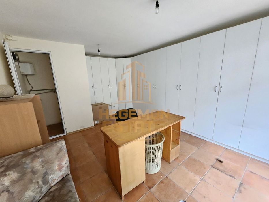 Продава се Гараж / Паркомясто в Варна, Лятно кино Тракия - 20 кв.м за 2100 €/кв.м - Снимка #1