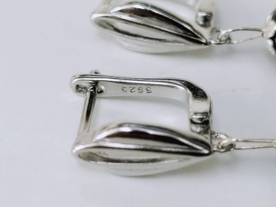 Cercei din argint 925 cu perle culoarea neagra si elemente din argint