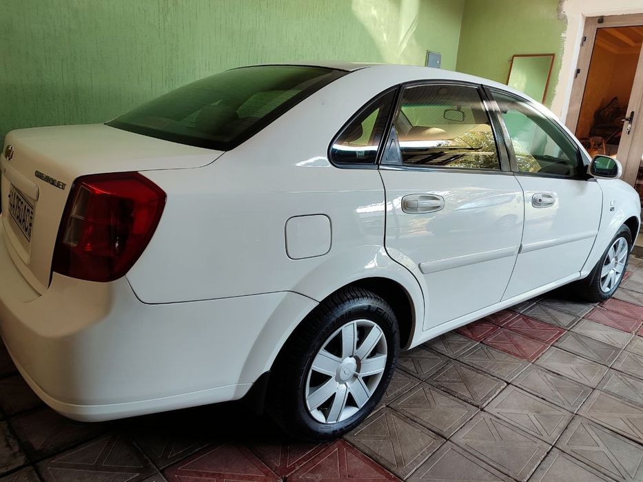 Lacetti sotiladi 2009