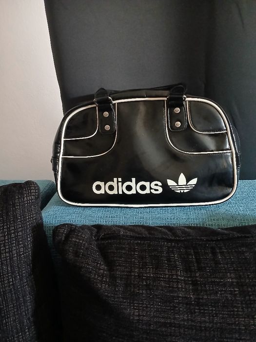 Geanta dama Adidas.