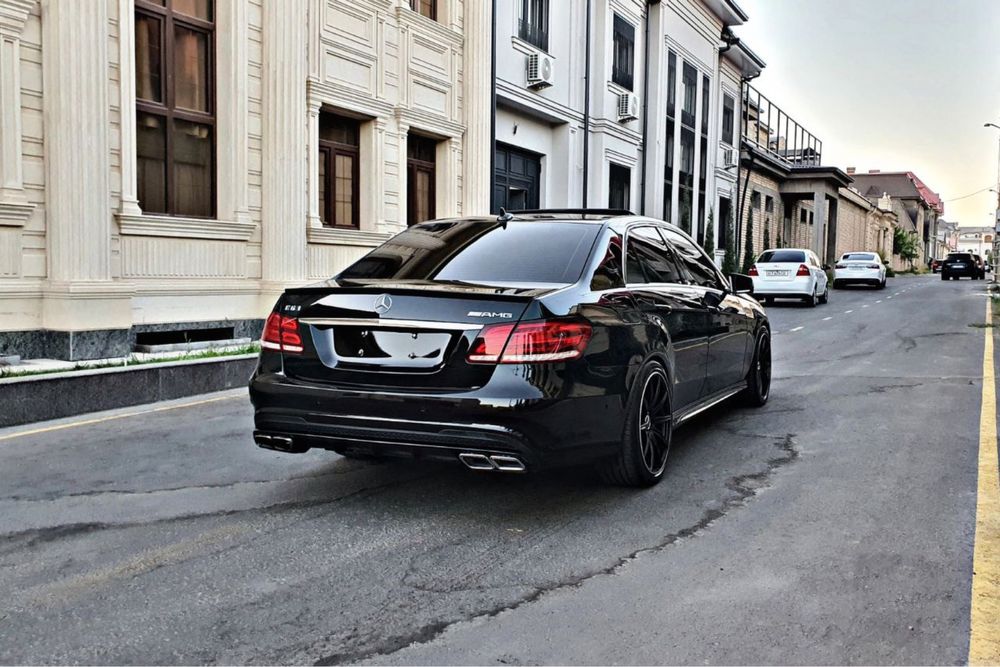 Mercedes Benz AMG W212 E63 Body Kit Состаяние Зор