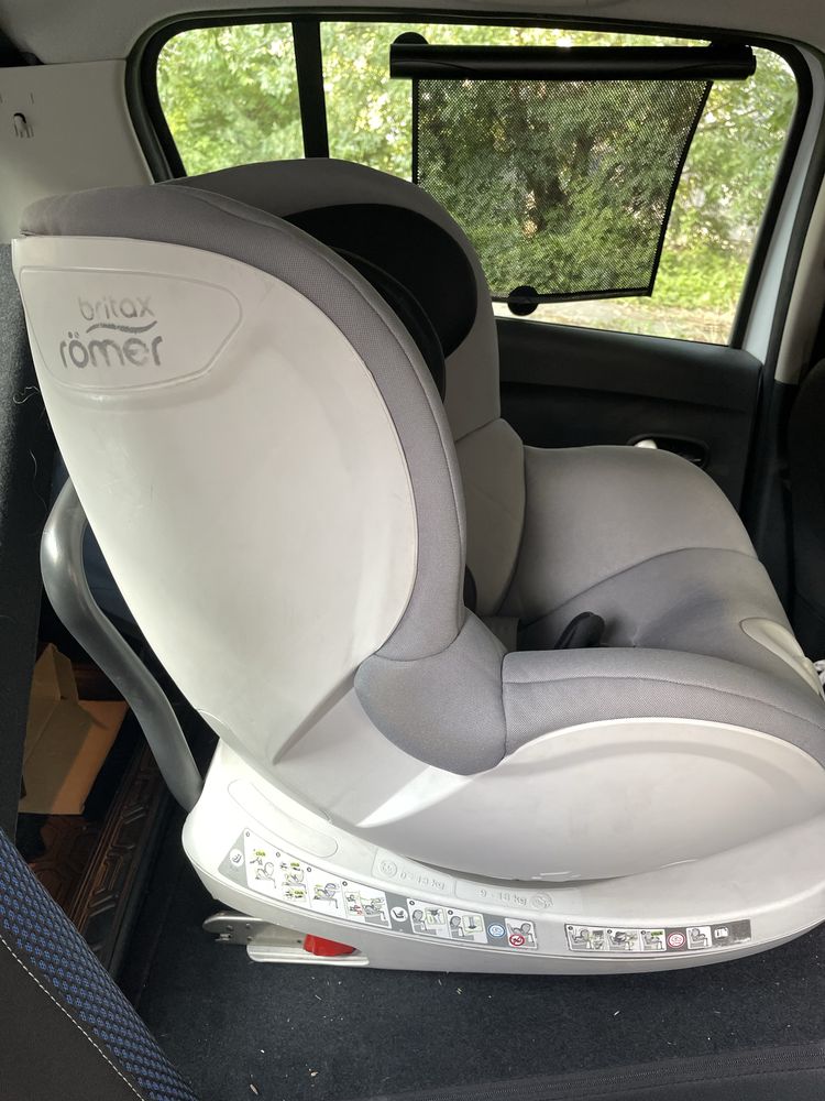 Продавам бебешко/детско столче за кола Britax Römer Dualfix M Plus