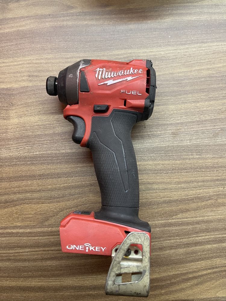 Продавам импакт Milwaukee M18 Fid 2