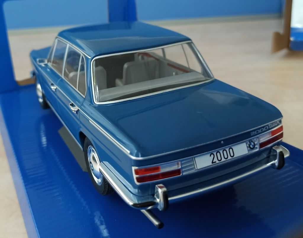 Macheta BMW 2000 Tilux (type 121) 1966 albastru - MCG 1/18