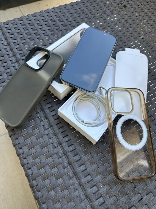 Vand iPhone 15 Pro 256GB, factura, cutie