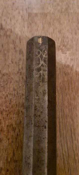 Цев със сребърни набивки