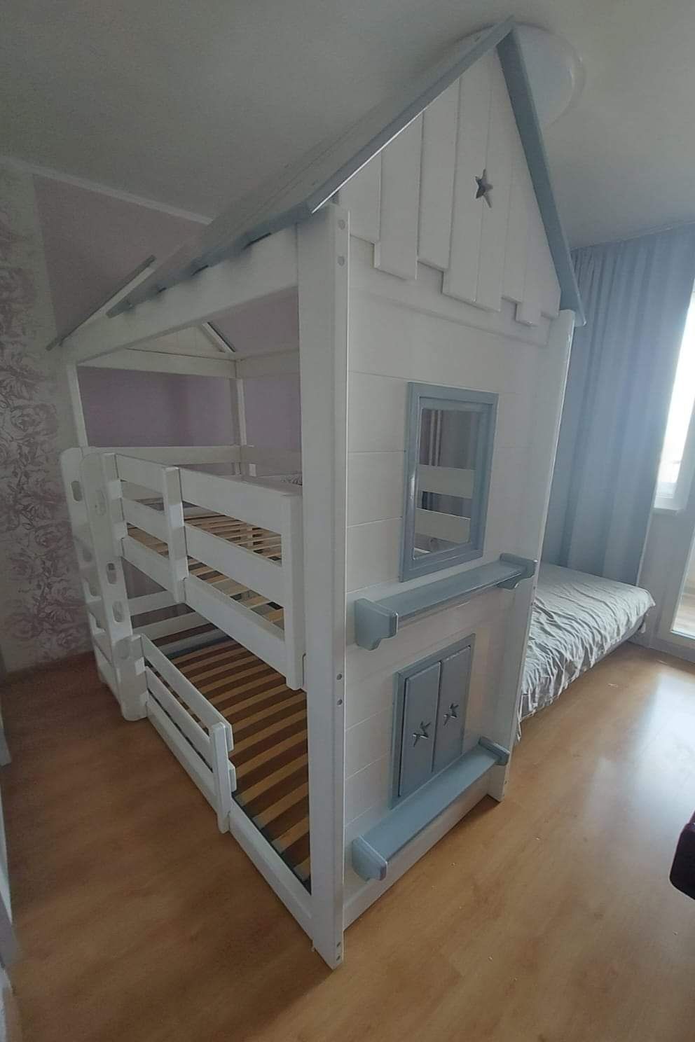 Масивни двуетажни легла