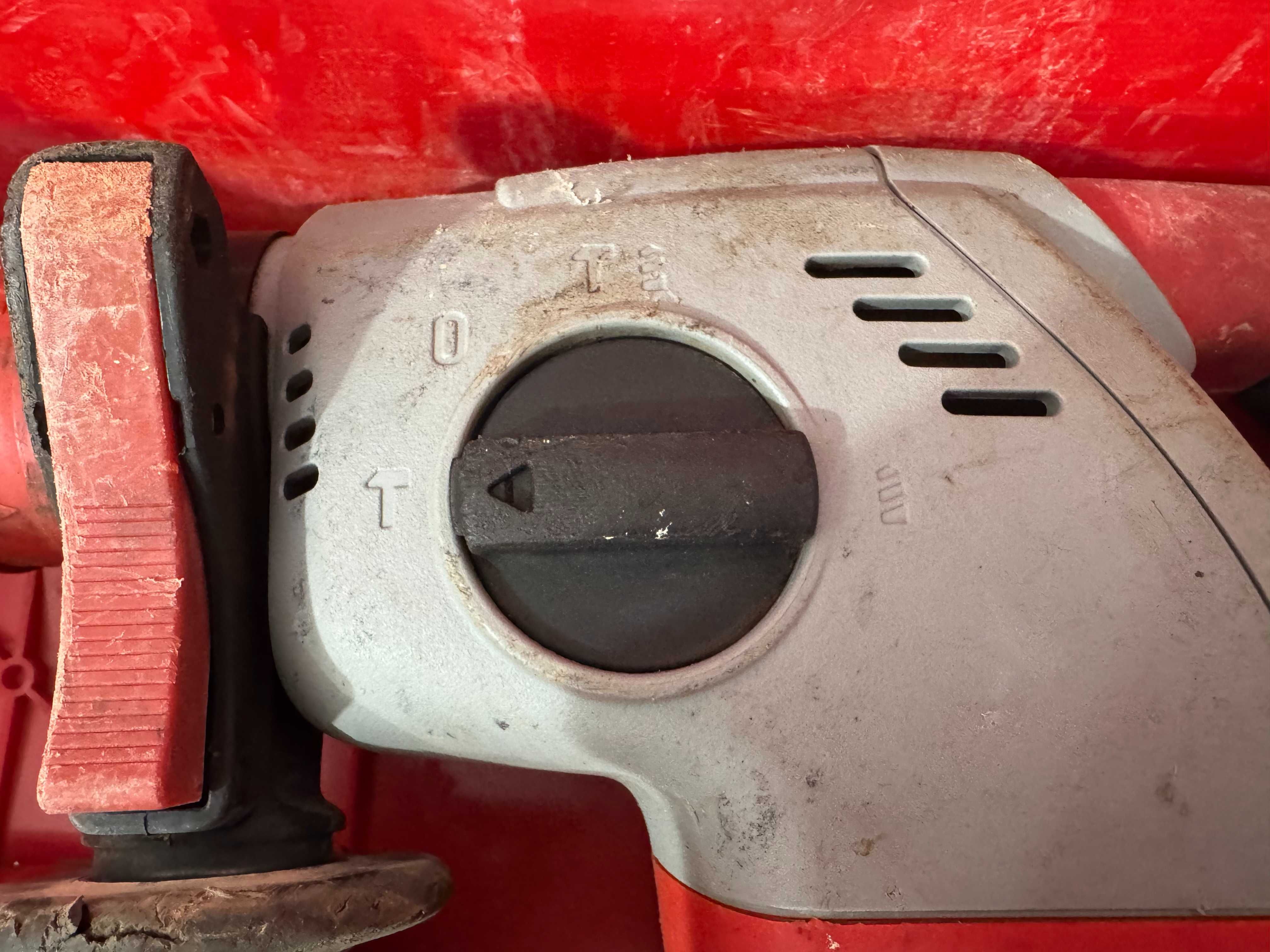 Перфоратор  - Milwaukee 28 V / V 28 HX