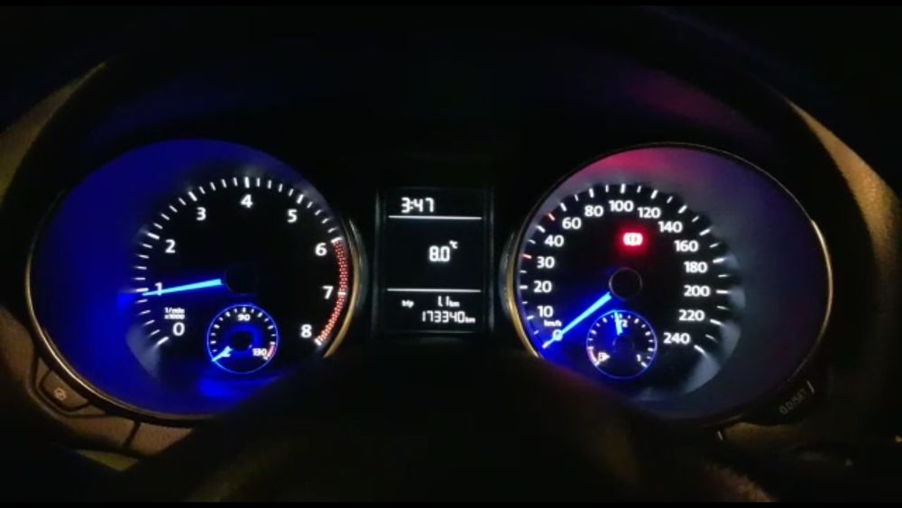 Schimbare leduri/lumini/becuri bord/ceasuri auto