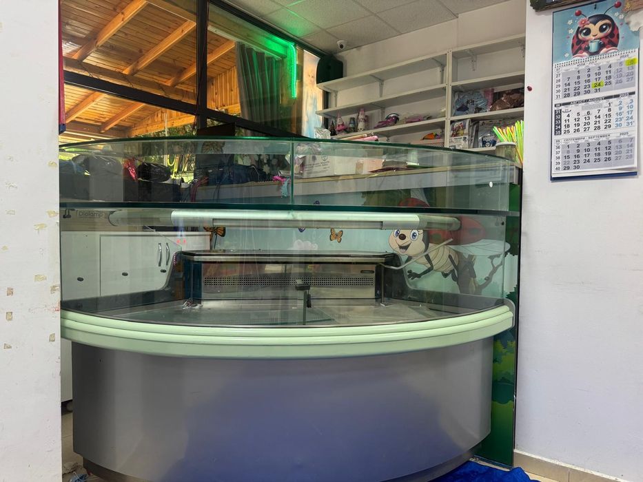 Хладилна витрина за торти