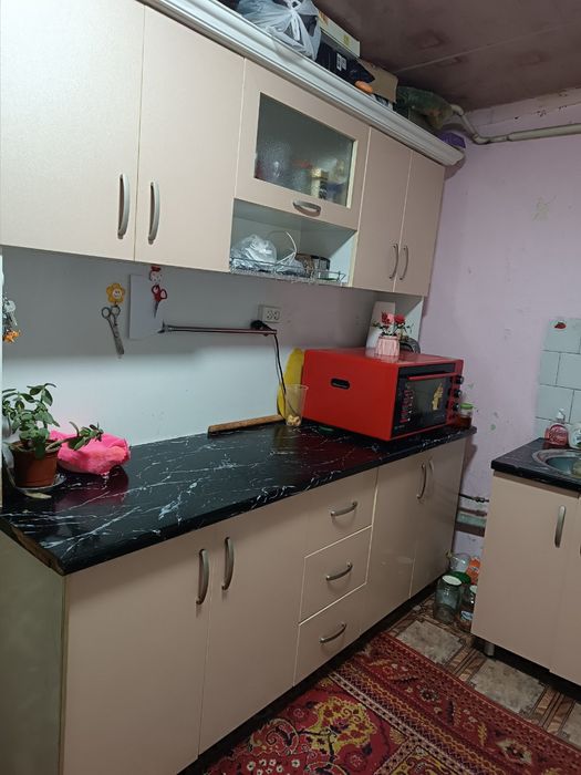 Barcha qulayliklarga ega 2 sotuqli hovli sotiladi