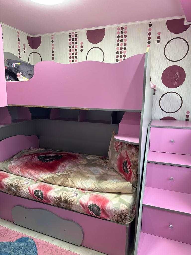 Vand apartament cu 4 camere in zona autogarii Apetrans