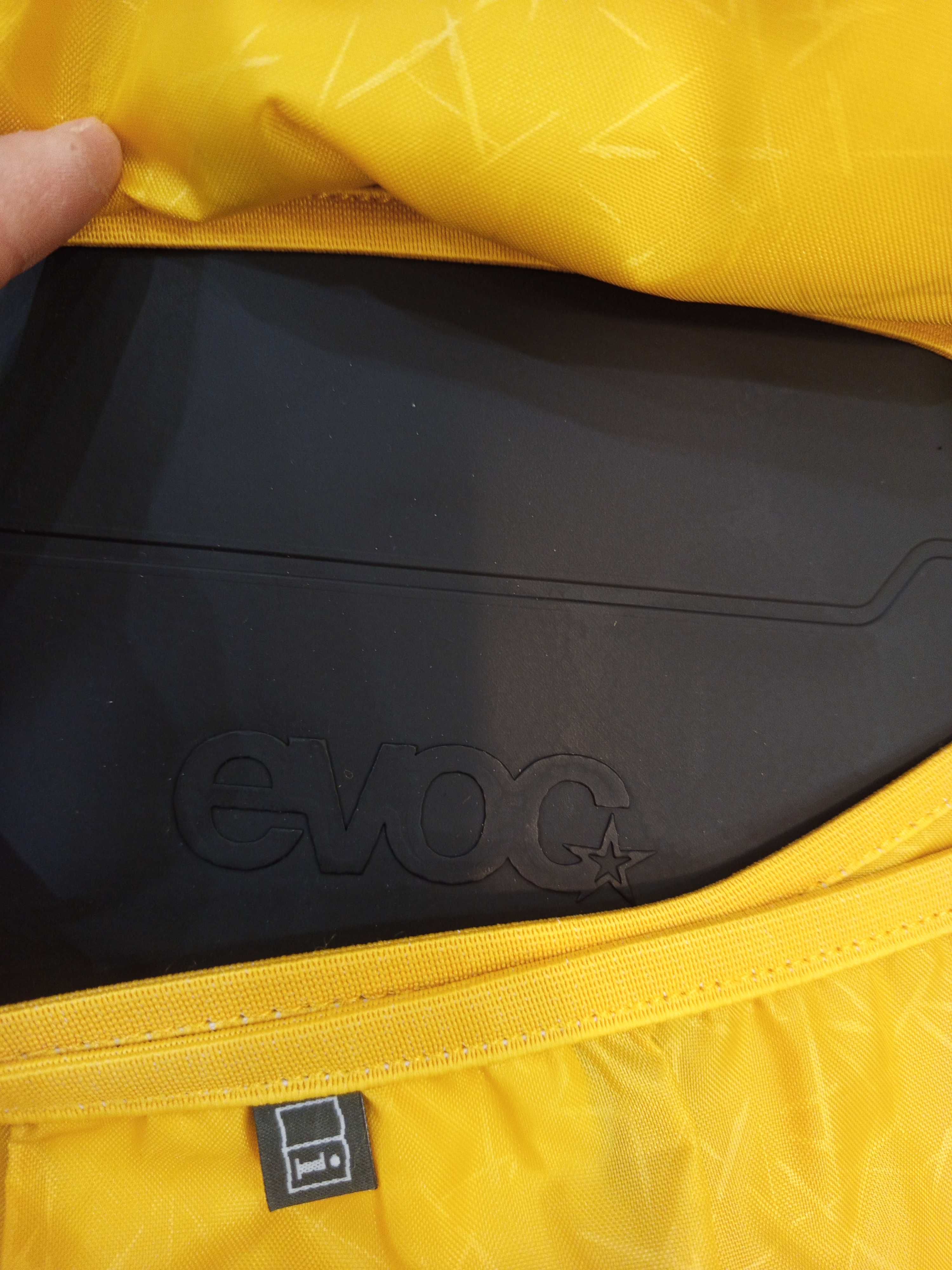 Раница EVOC Protective Trail Pro 16 S/M Жълто/Зелено