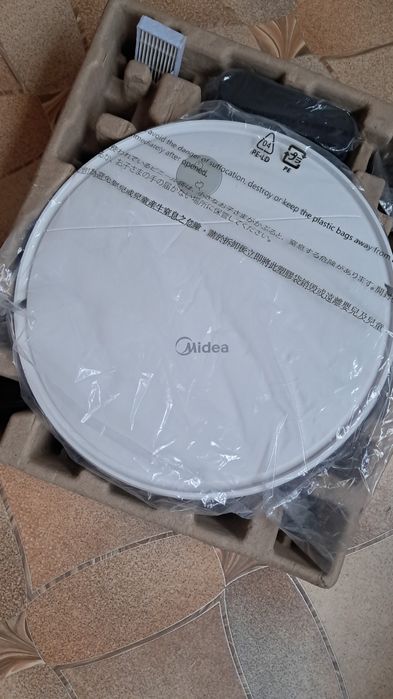 Робот-пылесос Midea