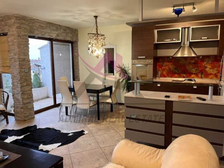 Дава се под наем Двустаен апартамент в Варна, Колхозен пазар - 75 кв.м за 575 € - Снимка #1