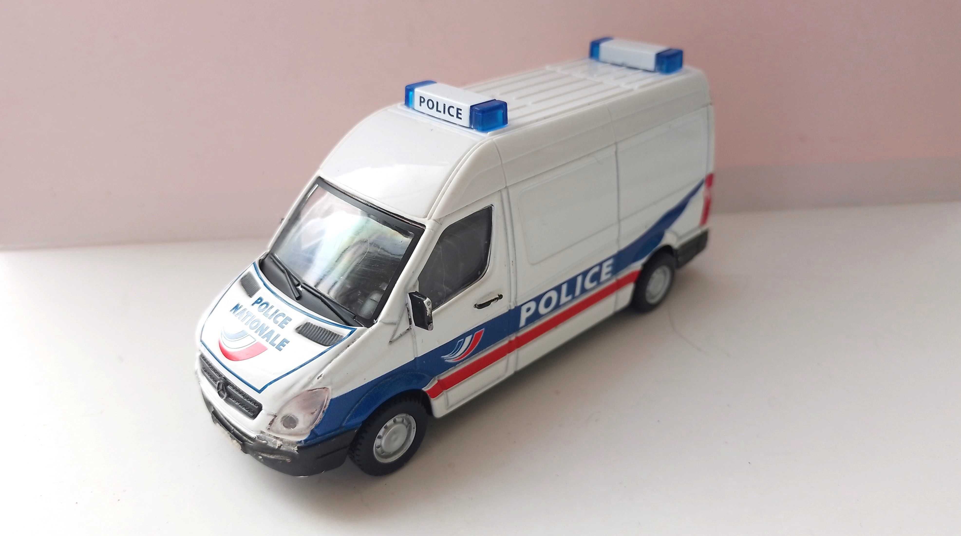 Bburago Mercedes-Benz Sprinter и VITO - POLICE