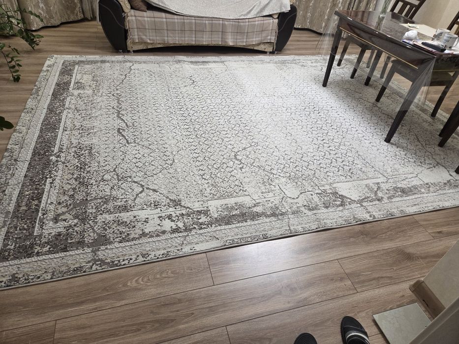 Ковер красивый большой семейный