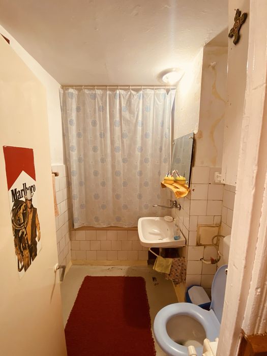 Apartament de vanzare cu 3 camere - Calimanesti Centru-