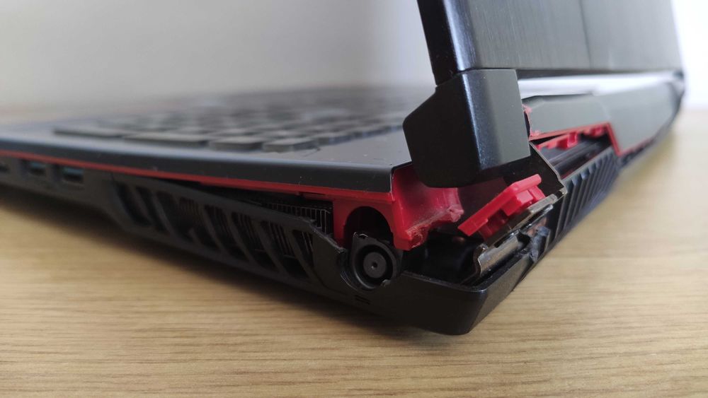 MSI GP63 Leopard 8RE FHD i7-8750H 4.1GHz Nvidia 6GB DDR5 CARCASA RUPTA