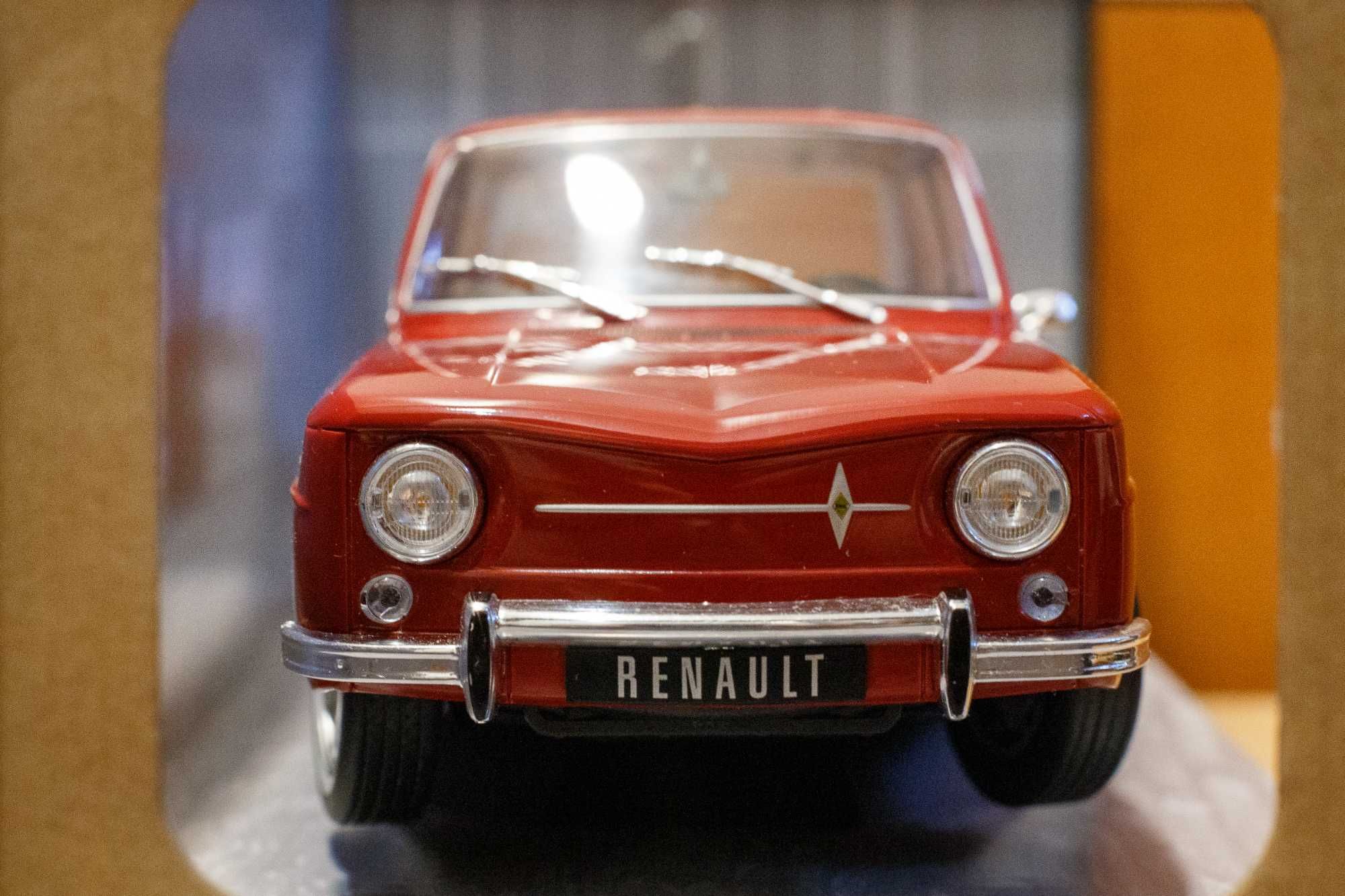 Macheta Renault 8 Major 1/18 + bonus