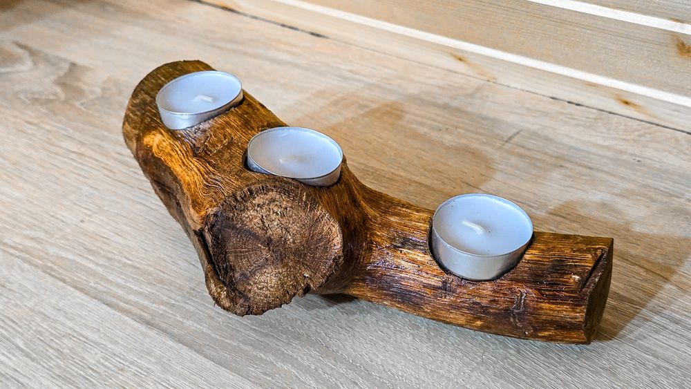 Suport de lumânări din lemn lucrat manual