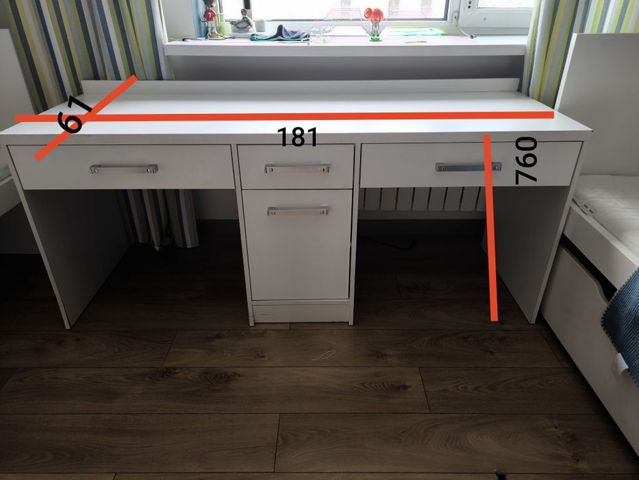 Стол письменный с выдвижными ящиками , ЛДСП,