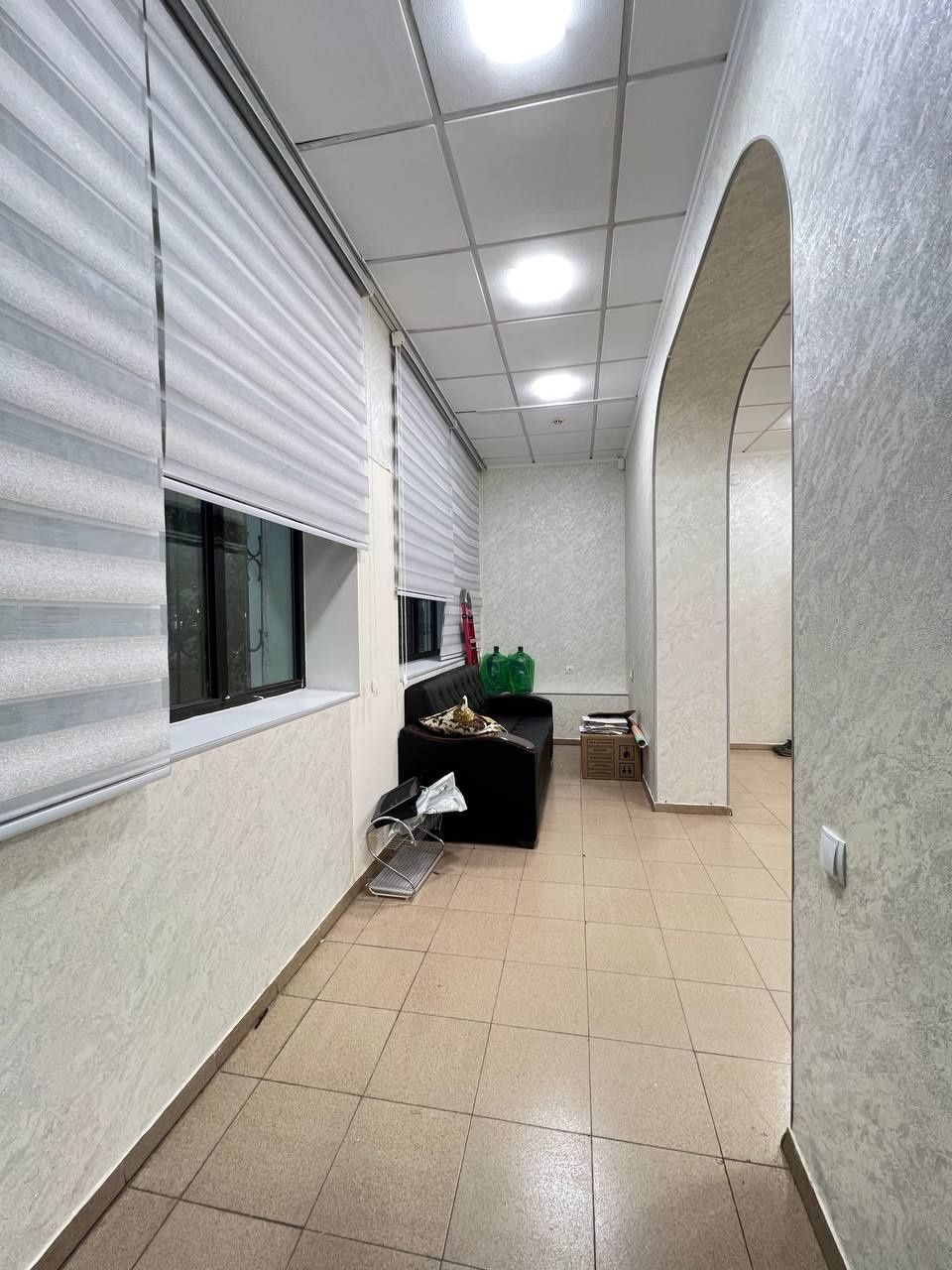 Аренда офиса на Чиланзаре в 5 квартал Ор Метро Новза, Первая линия