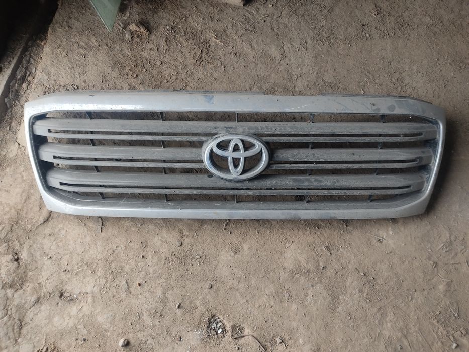 Продам решетку радиатора Тойота Ленд Крузер
