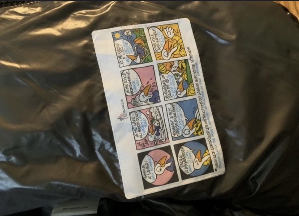 geaca M.O.N.C.L.E.r  maya neagra lucioasa puffer noua cu eticheta