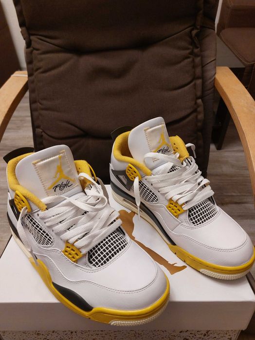 Air Jordan 4 Retro Vivid Sulfur