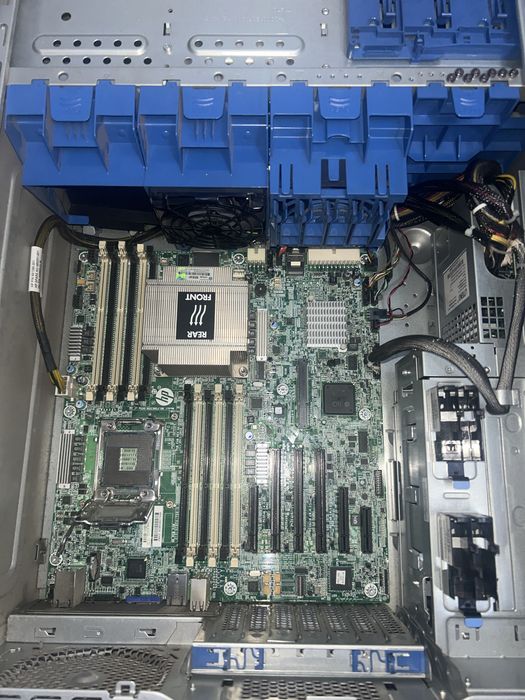 Server HP ProLiant ML350e Gen 8 v2 Server