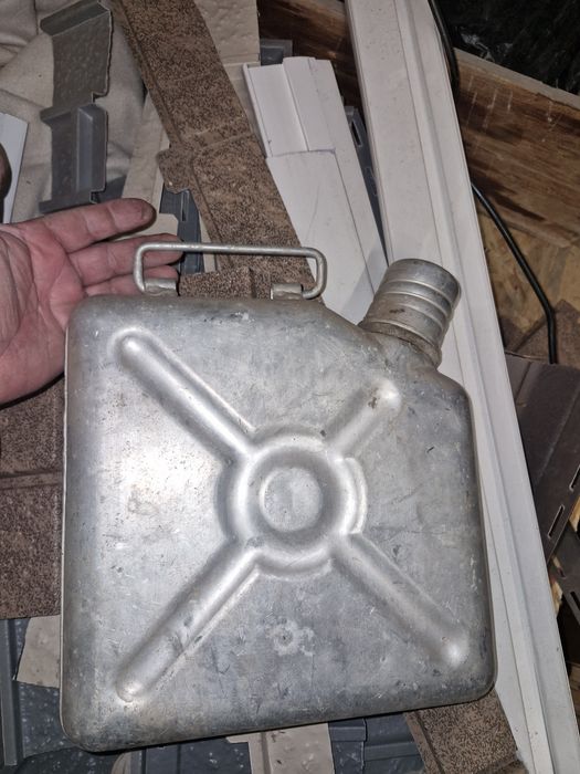 Продам фляжку алюминиевый примерно 3 литровую