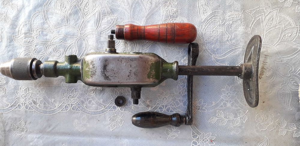 Masina de gaurit manuala cu presare pe piept