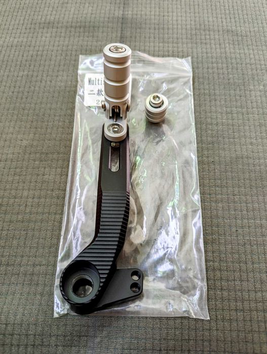 Ducati Multistrada V4; manete pliabile: frana ambreiaj, viteza;