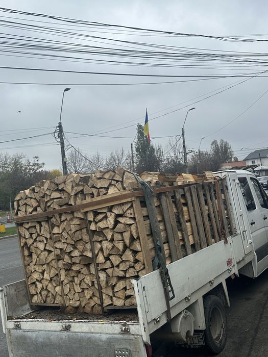 Lemne de foc la palet uscate