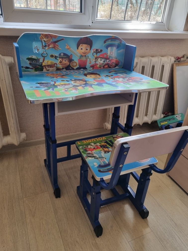 Детский стол регулируемый