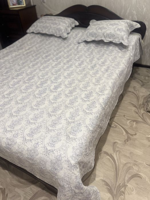 Двухспальняя кровать с ортопедическим матрасом