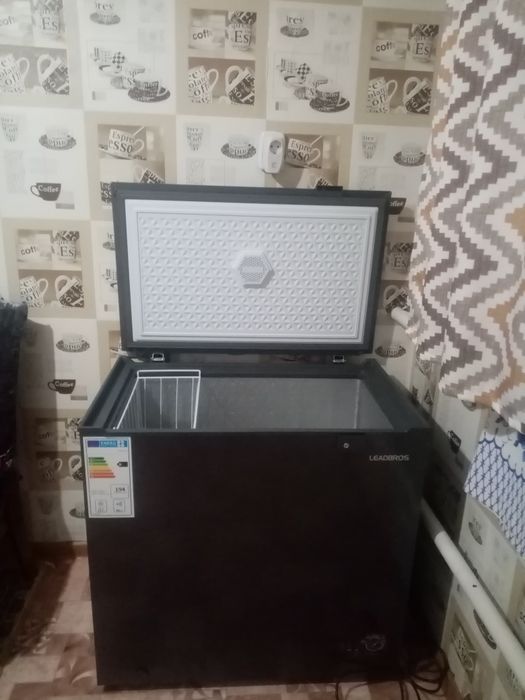 Продаётся морозильник. Новый