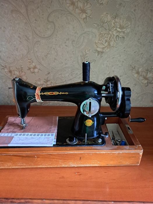 Срочно продам швейную машинку Подольск 10000 тг