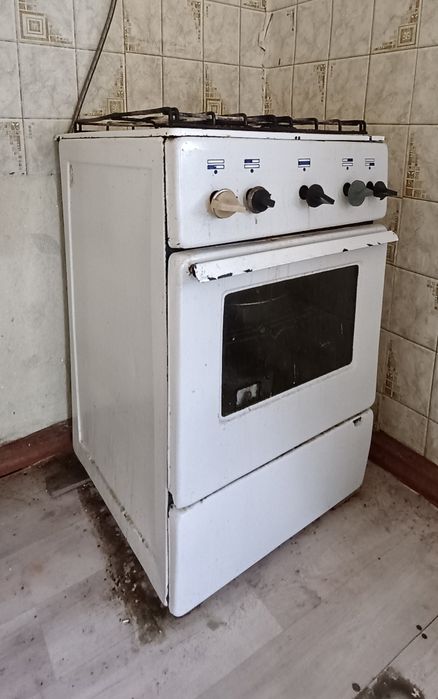 Продам газовую плиту б/у