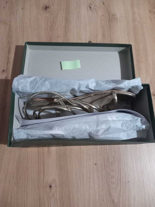 Дамски сандали Gino Rossi - естествена кожа