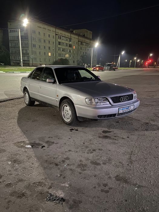 Продам срочно Ауди А6с4  серебристого цвета