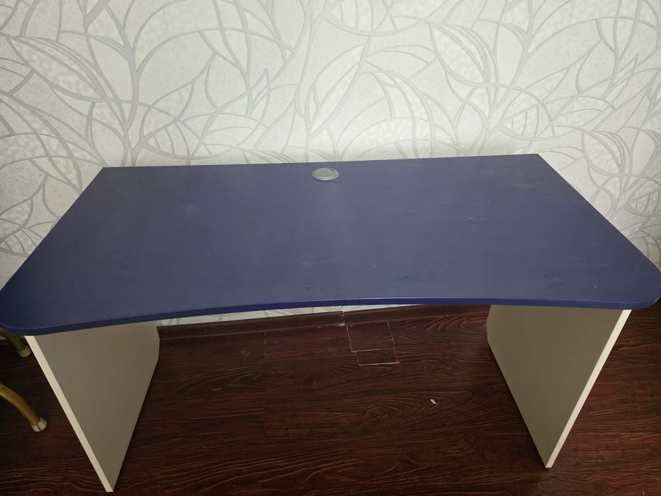 Стол для компьютера