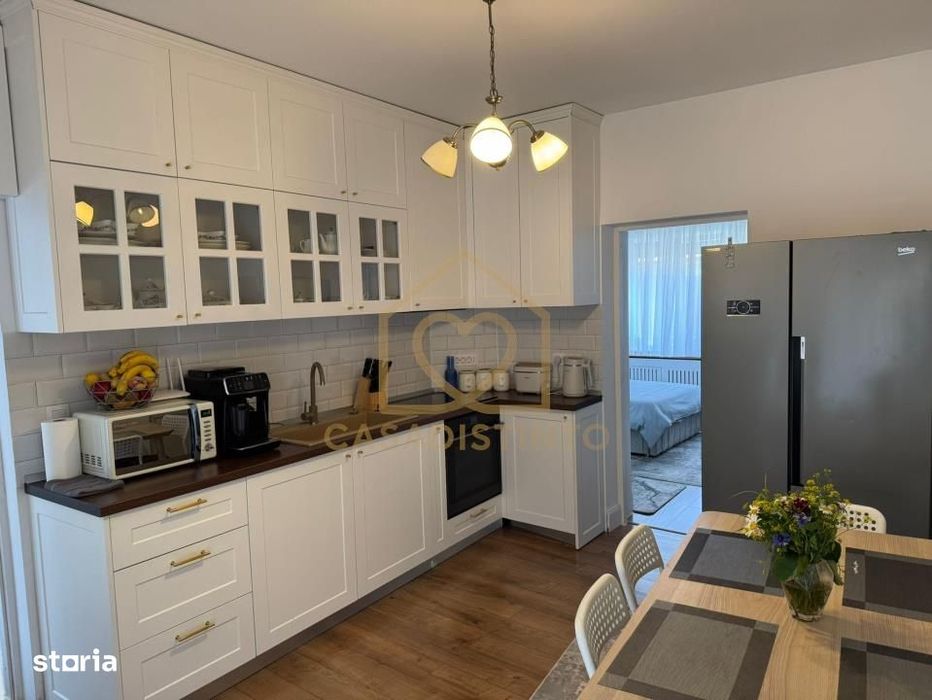 Casa zona centru vechi complet renovata cu garaj