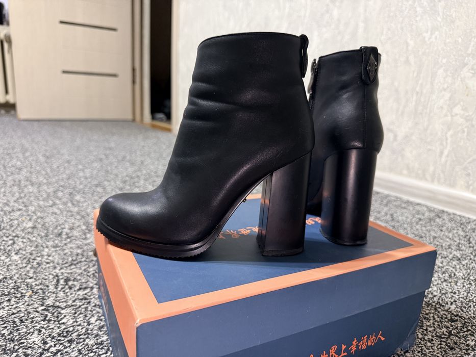 Кожаные сапоги 33 размер