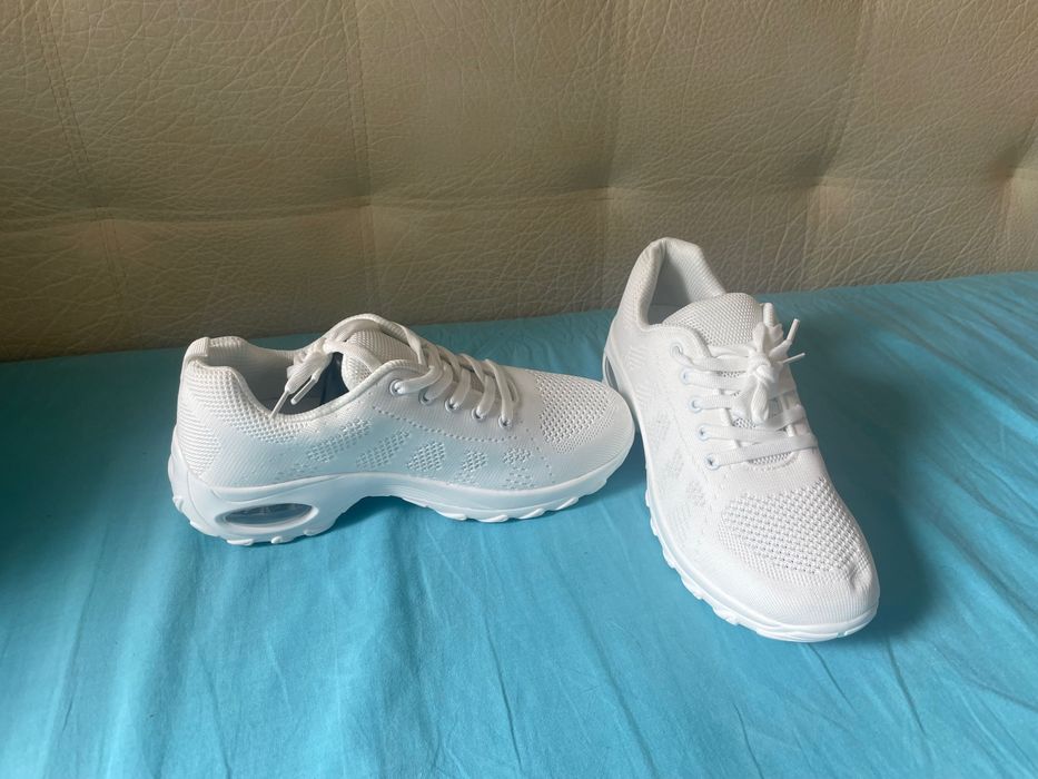 Бели маратонки 42 номер